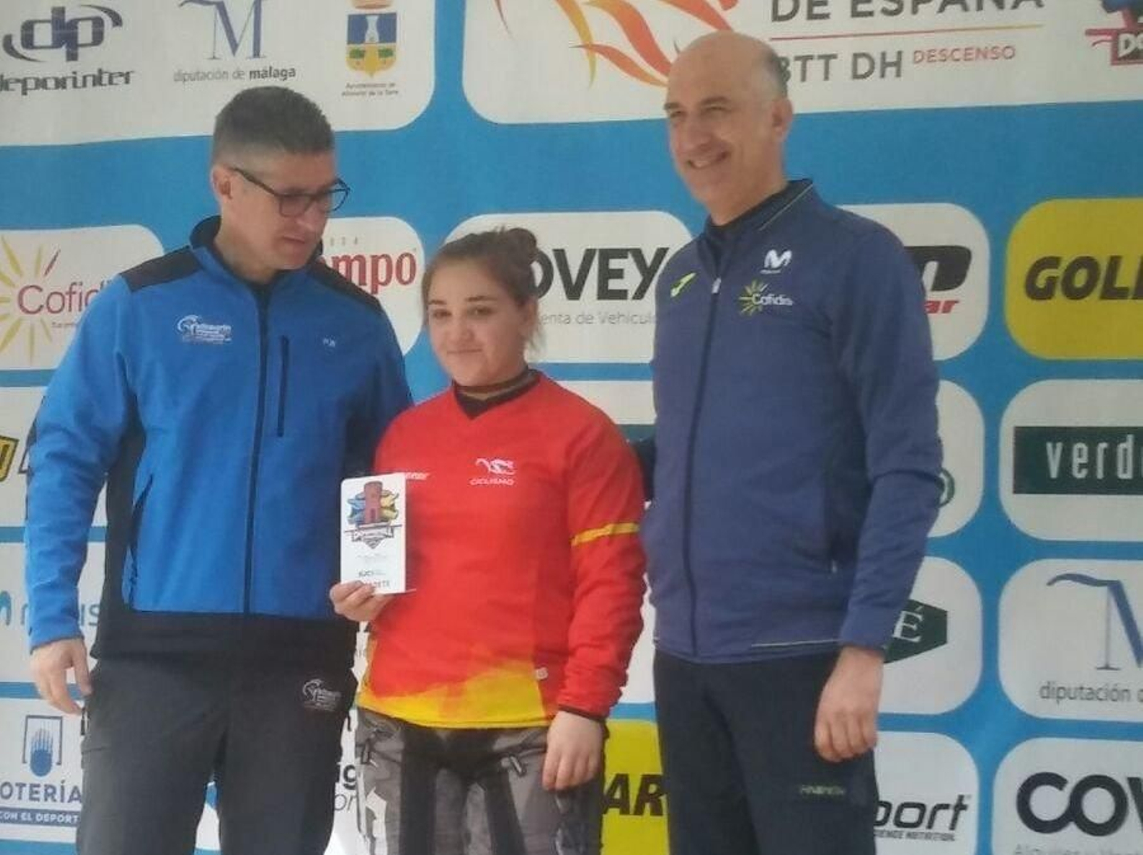 Uxía, en el podio de la Copa de España de descenso.