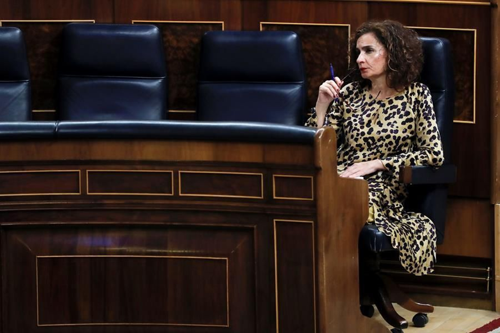 La ministra de Hacienda, María Jesús Montero, asiste al pleno celebrado este jueves en el Congreso