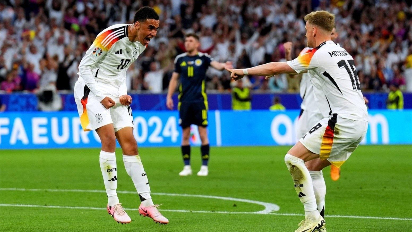 Musiala celebra un gol de Alemania a Escocia. // E.P.
