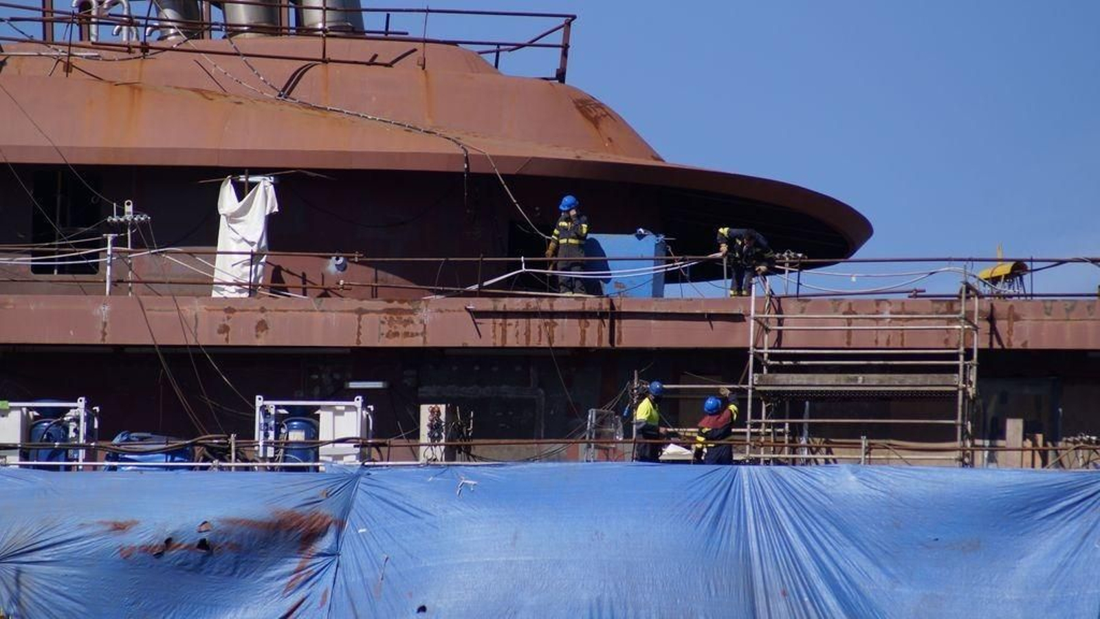 Unos trabajadores del naval en Vigo