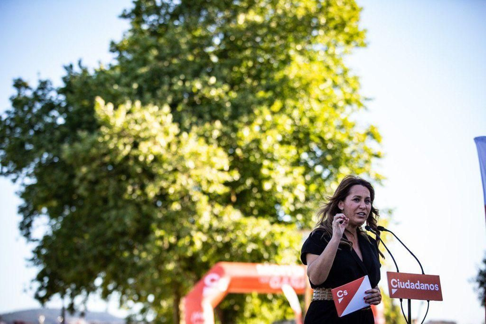 Beatriz Pino, en el cierre de campaña de Ciudadanos en la Illa das Esculturas de Pontevedra.