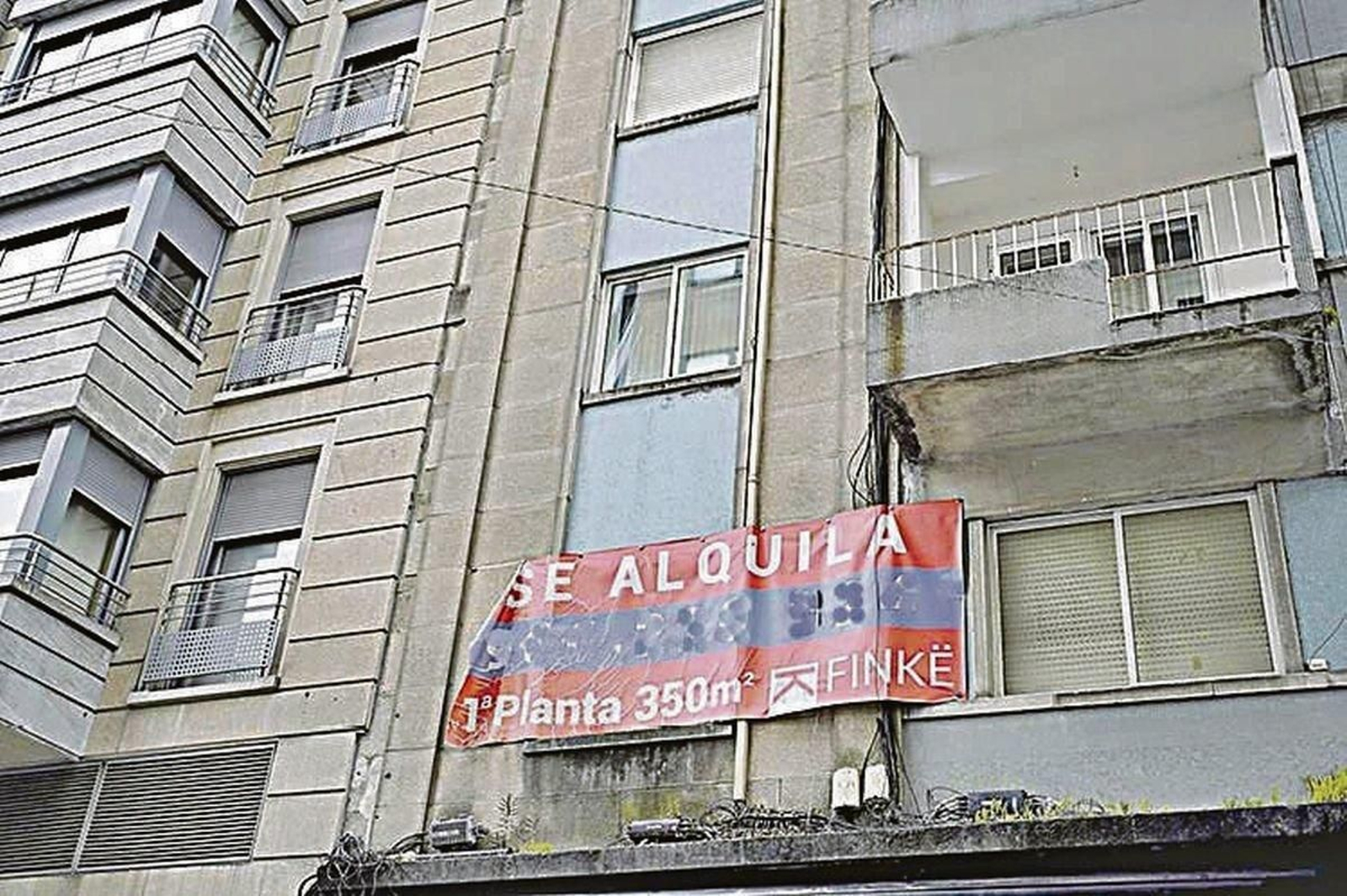 Anuncios de se alquila por la ciudad cada vez quedan menos debido a su reducida oferta.