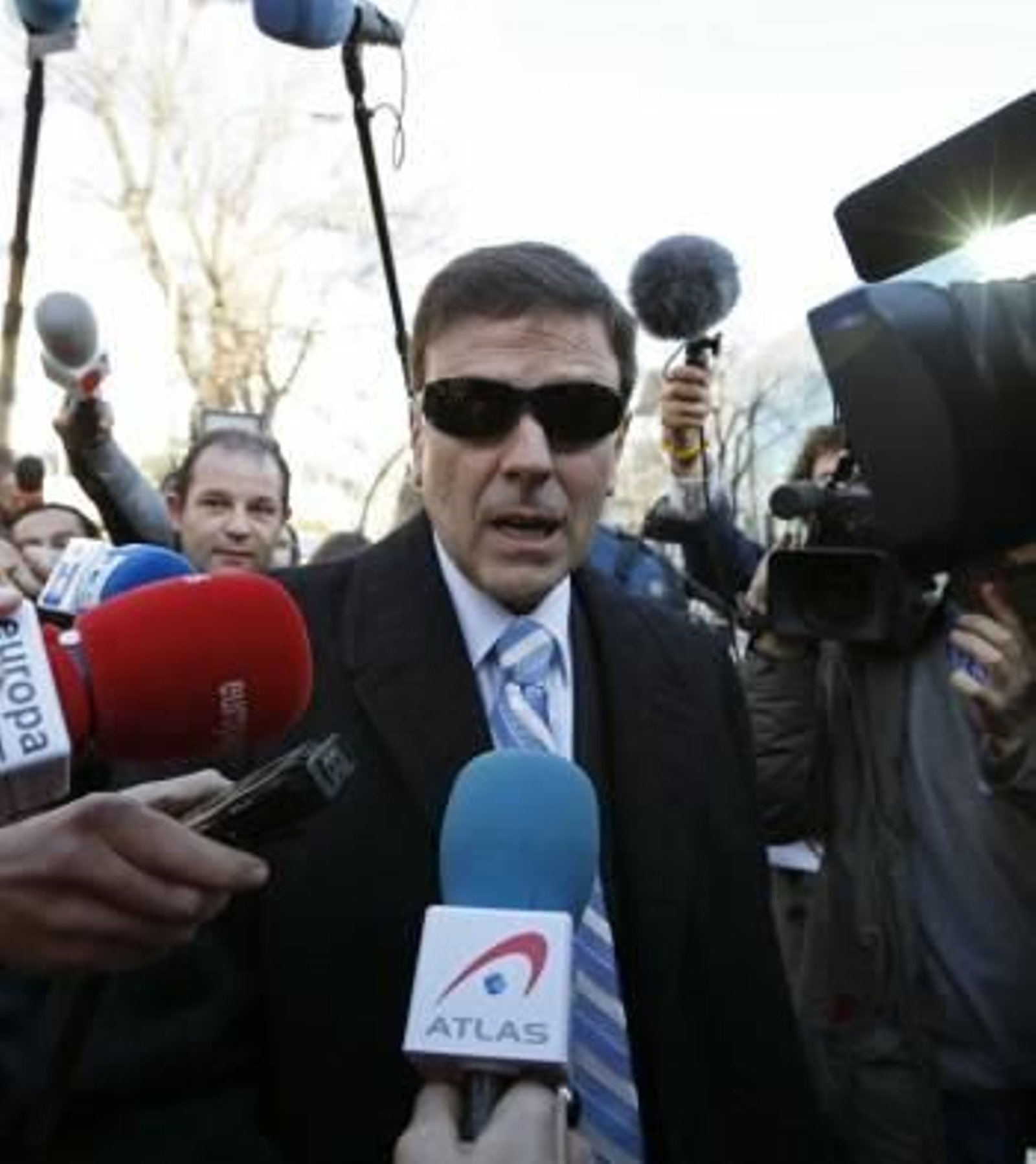 Eufemiano Fuentes, a la entrada del Juzgado, en Madrid. (Foto: JAVIER LIZON)