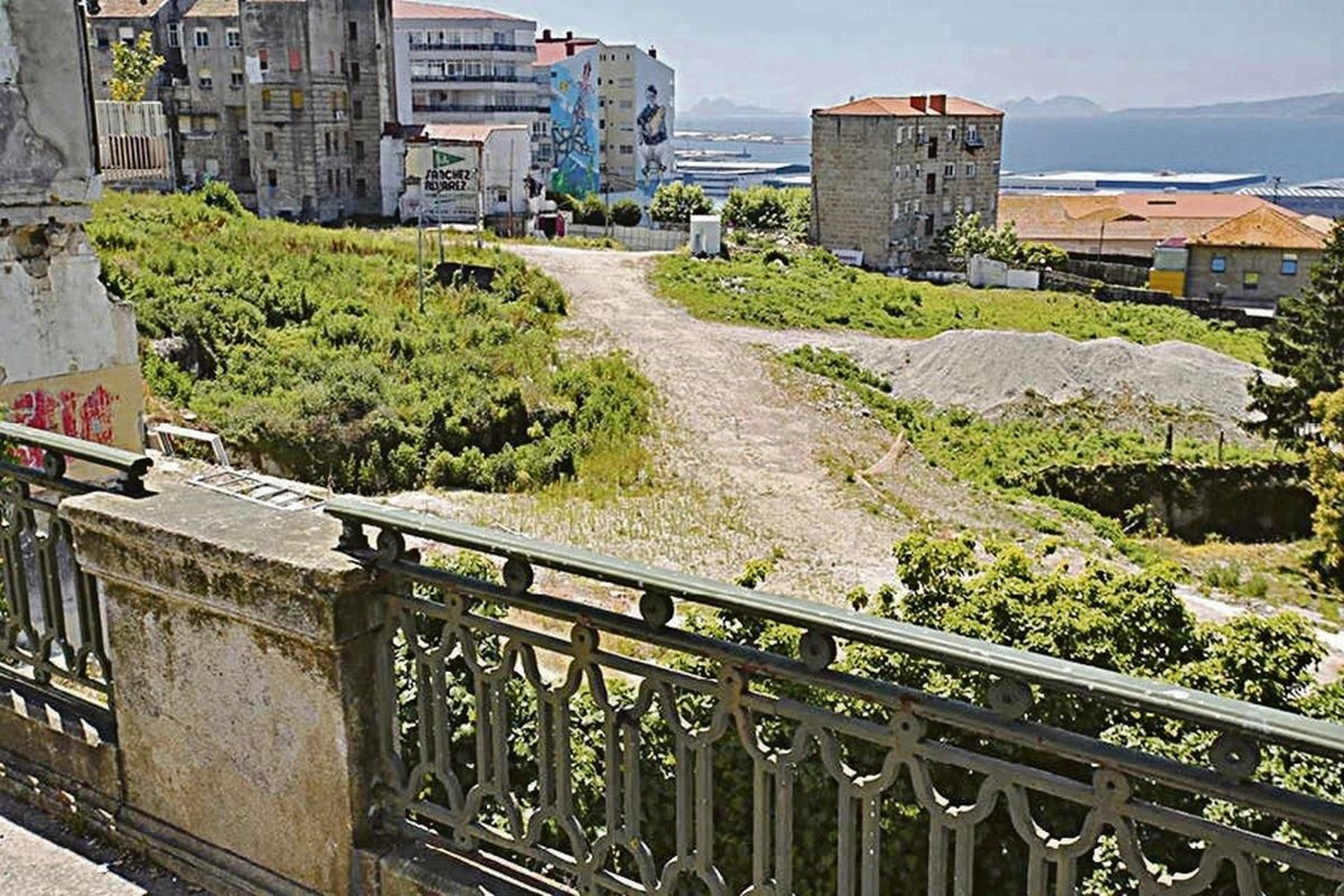 Así está Barrio do Cura, sin edificaciones y a la espera.