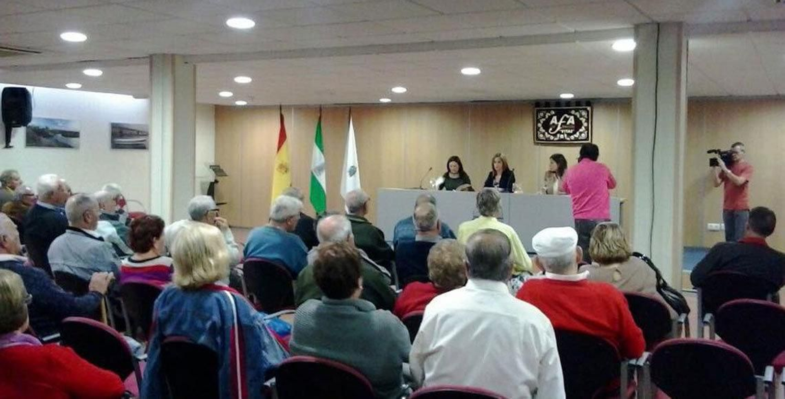 Charla informativa de la Asociación de Emigrantes Retornados de Cádiz, en San Fernando.