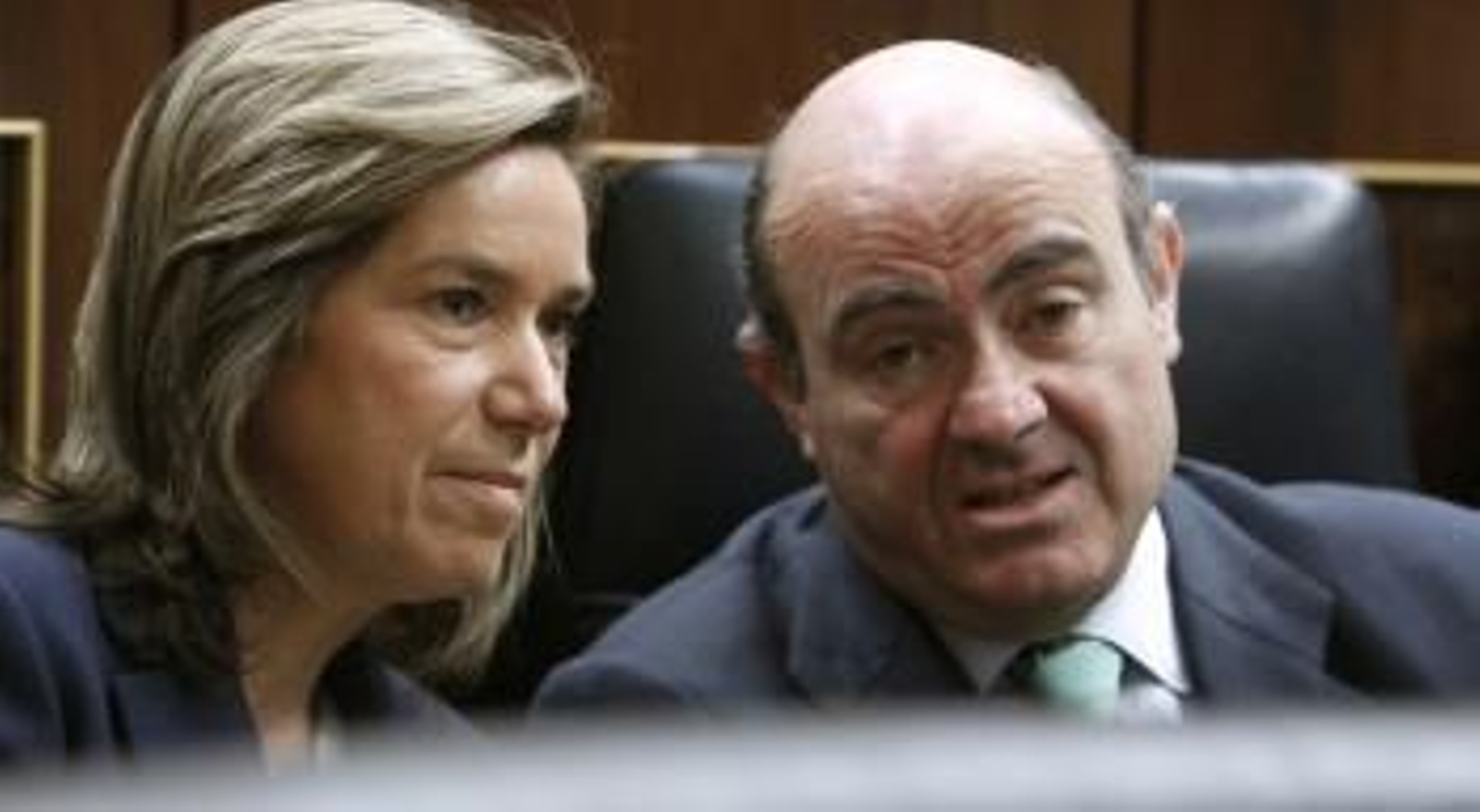 El ministro de Economía, Luis de Guindos, junto a la ministra de Sanidad, Ana Mato (Foto: EFE)