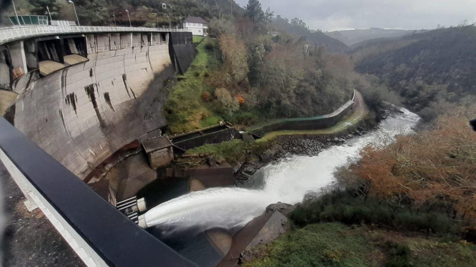 El río y el embalse de Eiras.