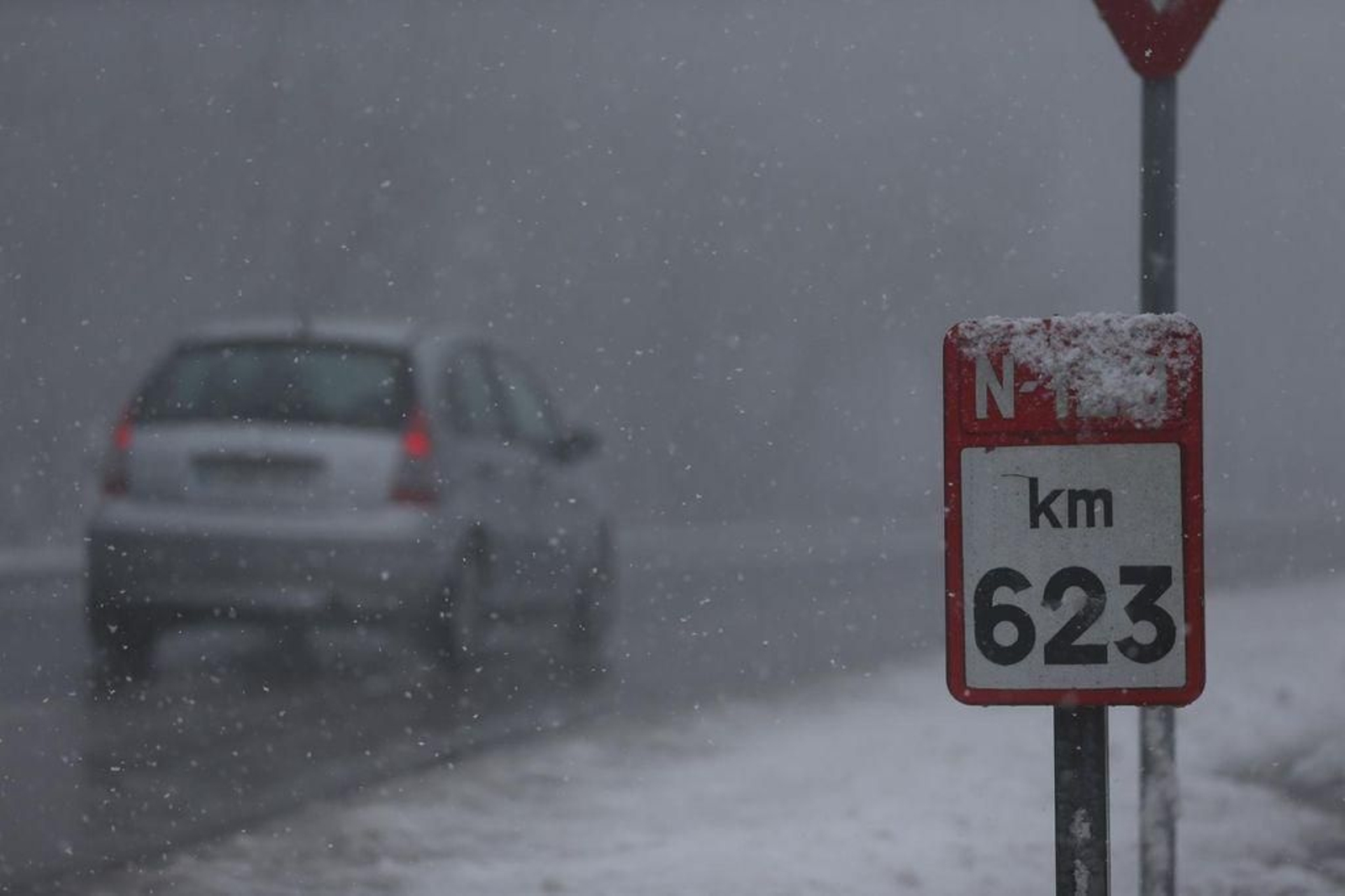 La nieve cubre el Alto de Fontefría // Alberte