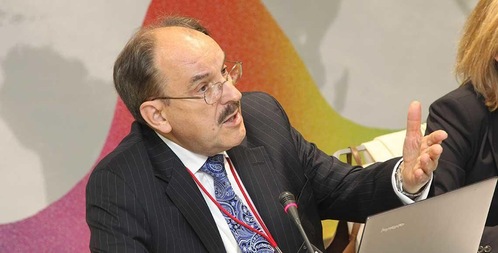 Angel Capellán durante una intervención en el CGCEE