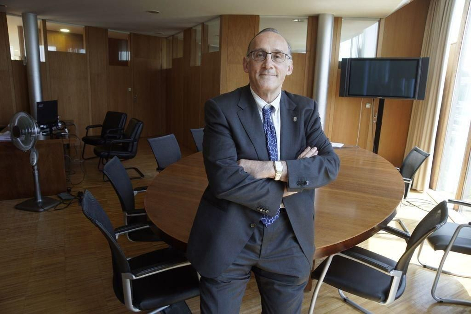 Manuel Reigosa en su despacho del edificio de la Gerencia, que hace años fue Rectorado.