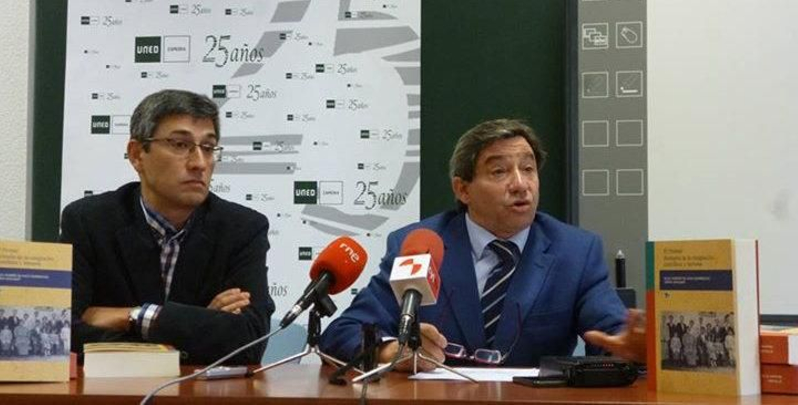 Foto de la presentación oficial del libro ganador del IV Premio Memoria de la Emigración Castellana y Leonesa.