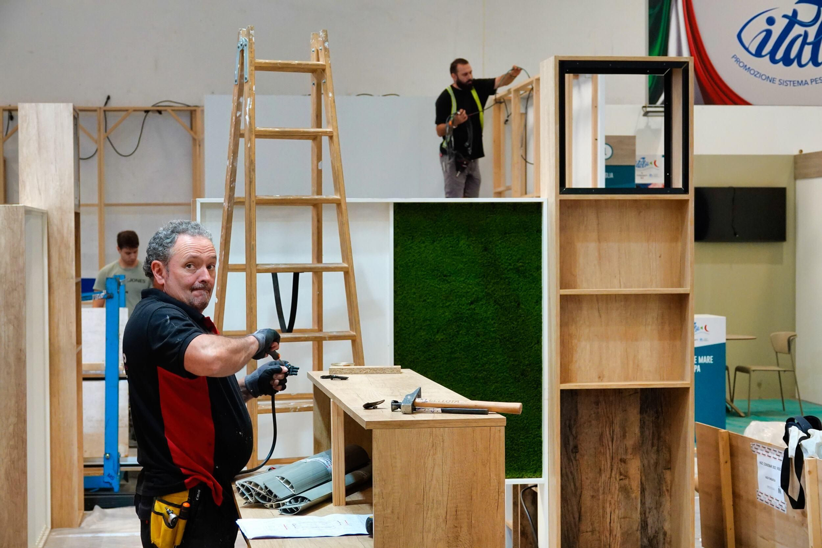 Montaje de la feria de Conxemar en el Ifevi.