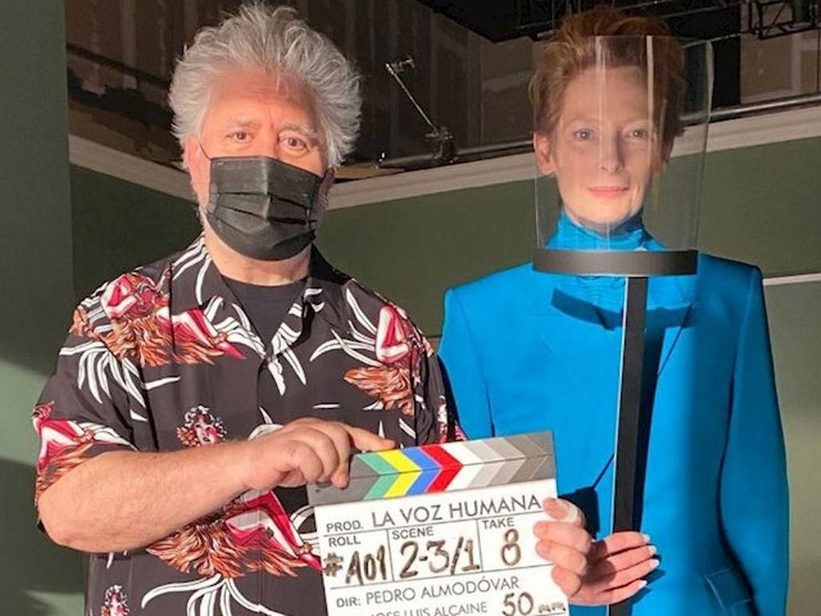 Pedro Almodóvar y Tilda Swinton rodando "La voz humana".
