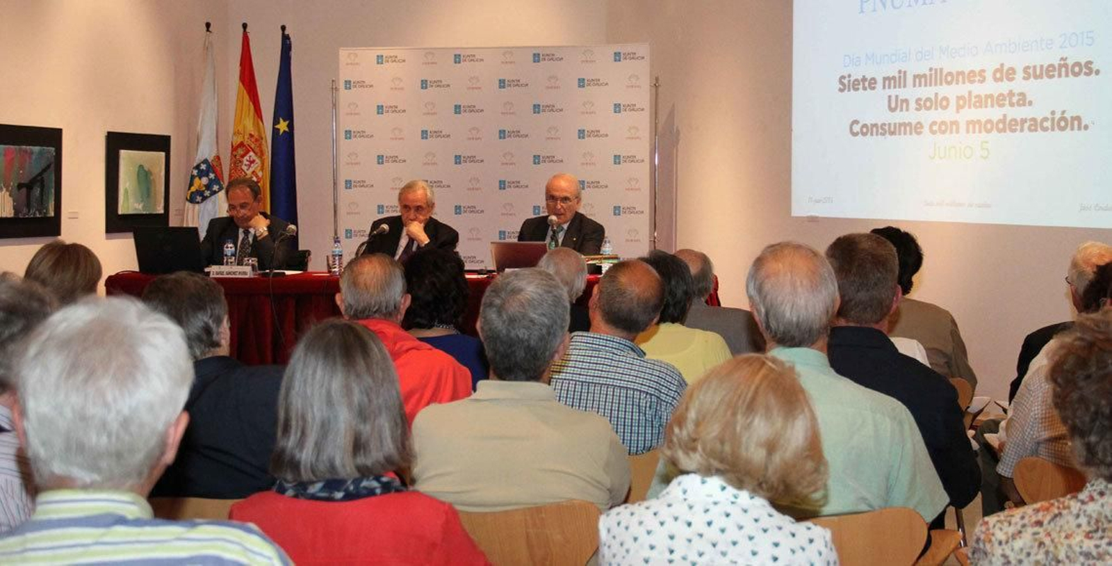 Rafael Sánchez, José Ramón Onega y José Cerdeira, durante la conferencia en la Casa de Galicia.