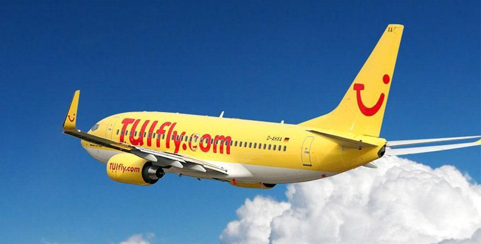 Un avión de la compañía TUI Poland en pleno vuelo