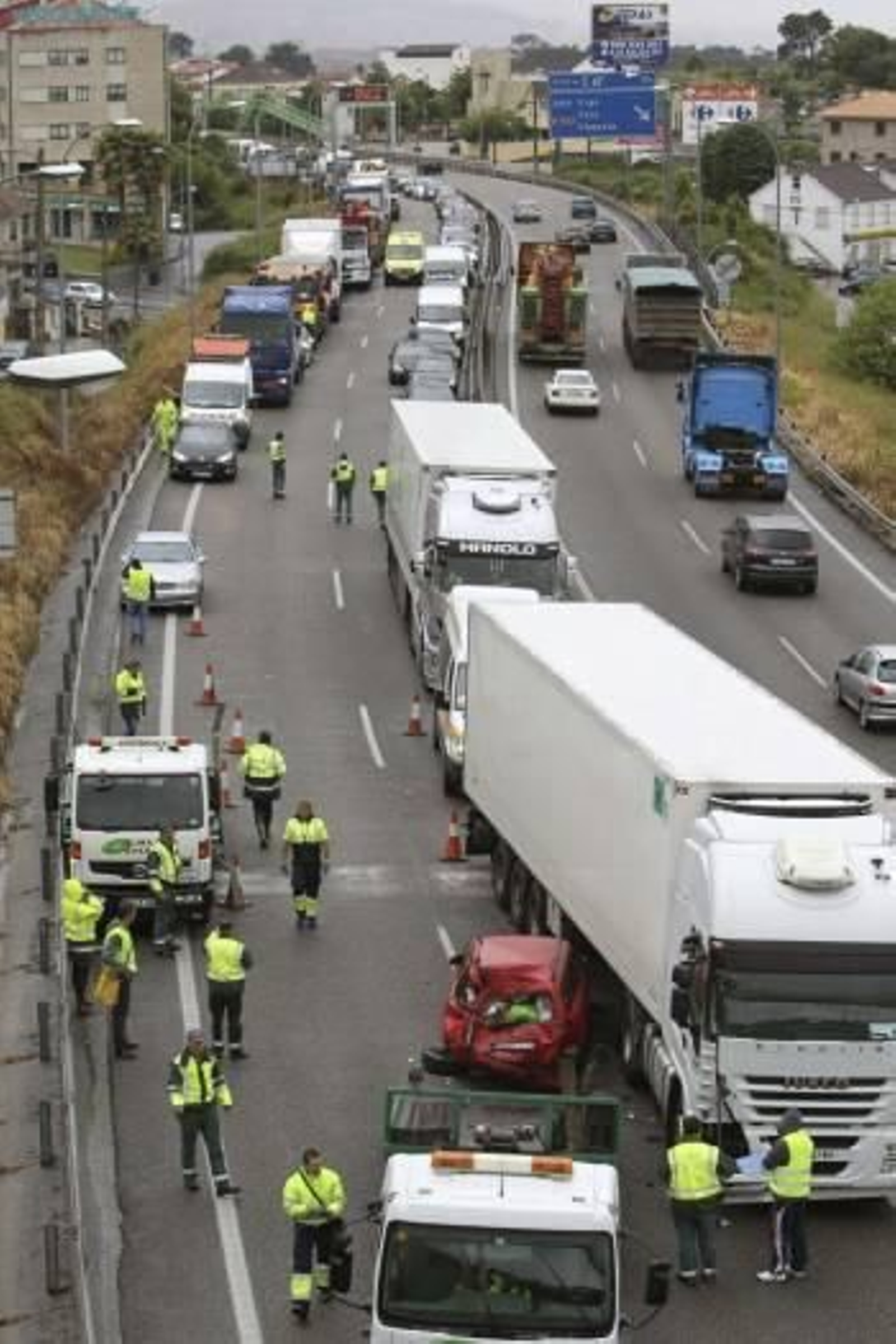 Aspecto que ofrecía el lugar del accidente en la AP-9. (Foto: SXENICK)