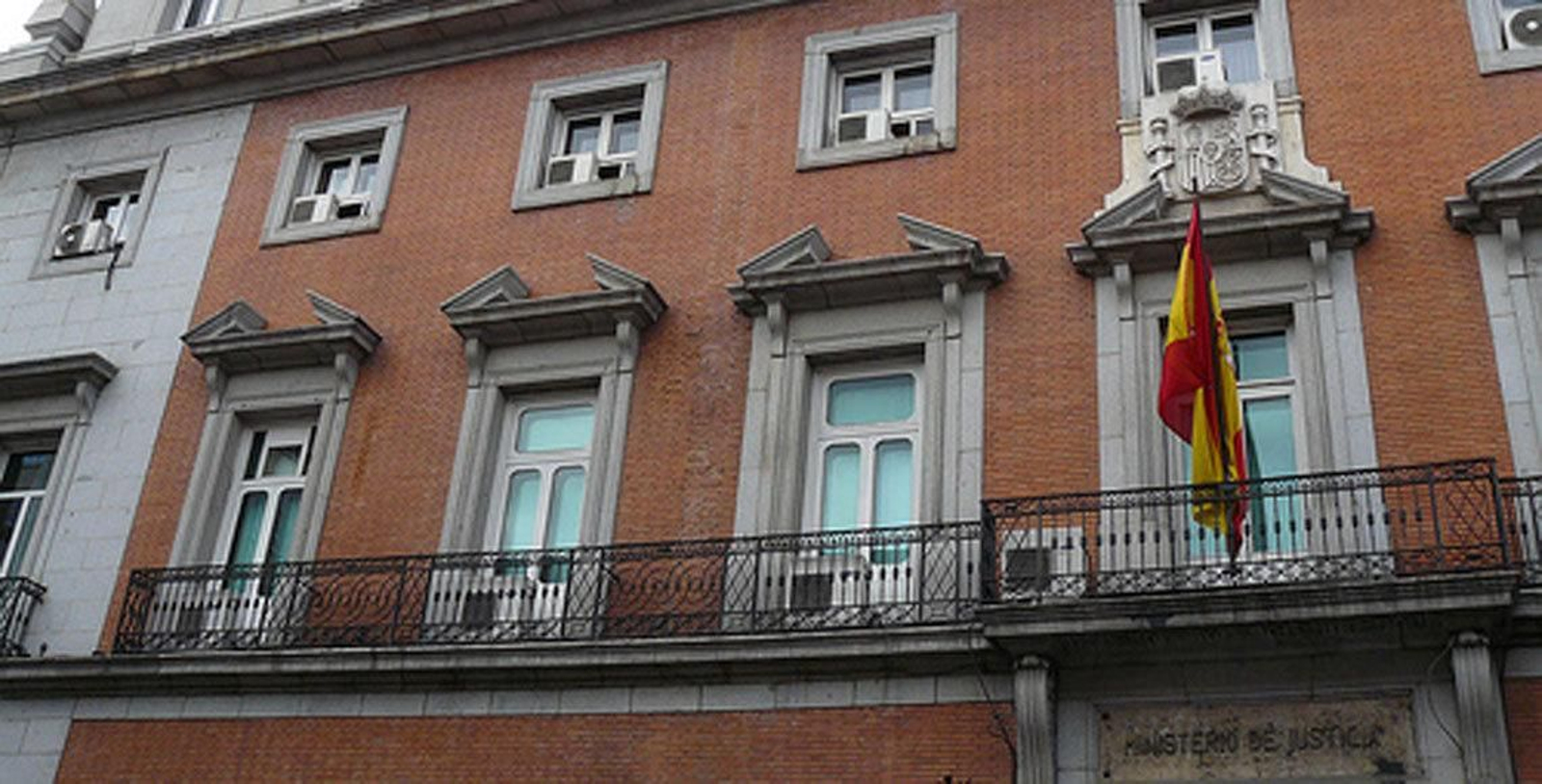 El Ministerio de Justicia se ocupará de gestionar los trámites y repatriación de las víctimas españolas que viajaban a bordo del avión.