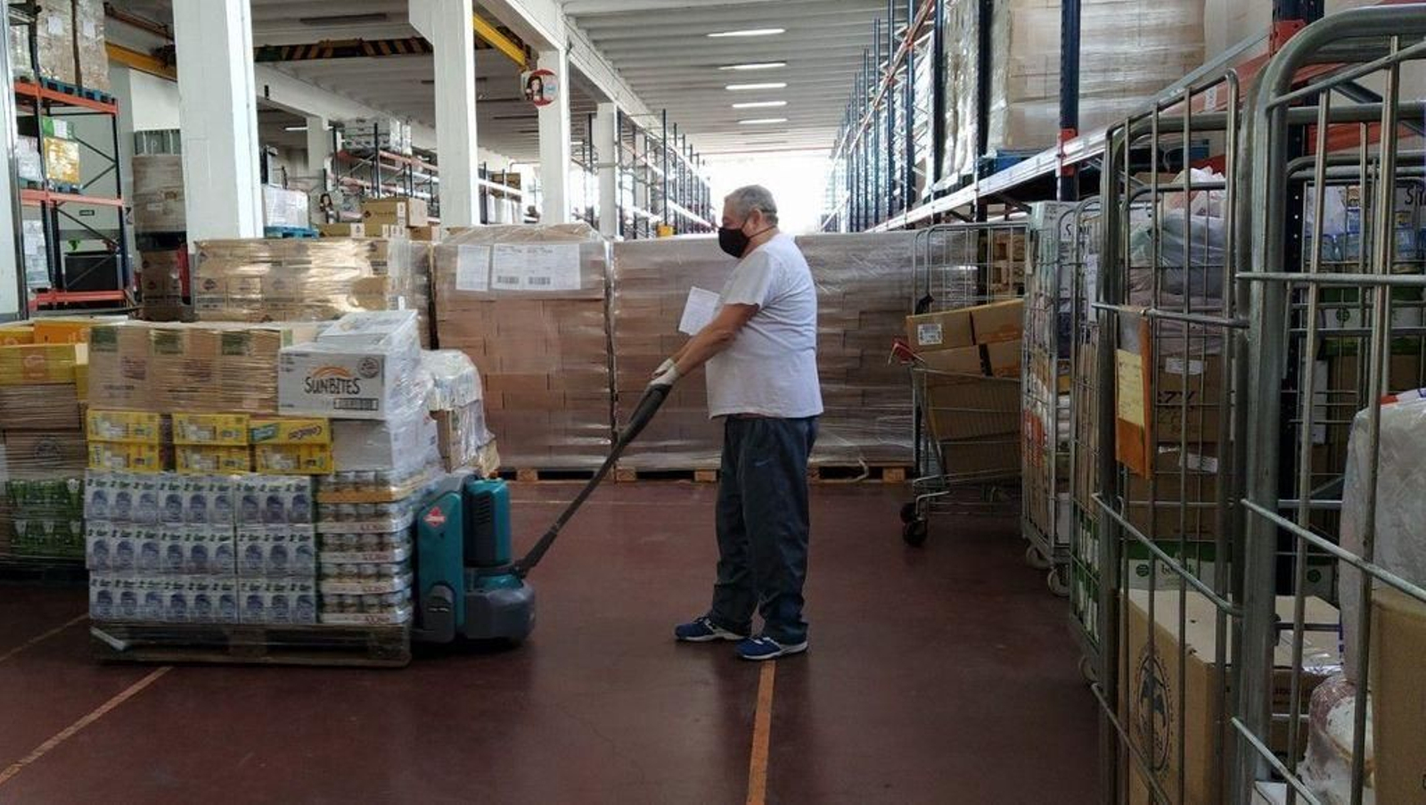 Las estanterías estaban vacías y con la nueva recogida se llenan hasta la primavera.