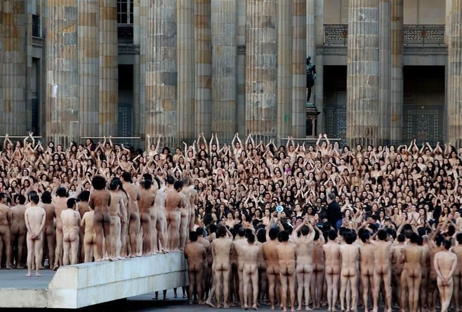 Spencer Tunick en Bogotá, una carrera contra el sol, el pudor y el frío