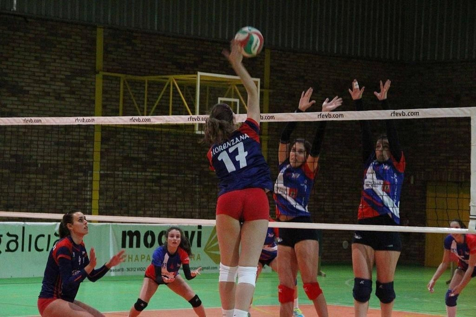 Imagen del partido disputado ayer en el pabellón de Teis.