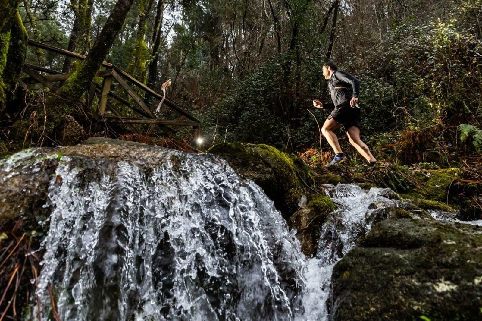 Os corredores tiveron que xestionar unha proba marcada pola choiva dos últimos días.