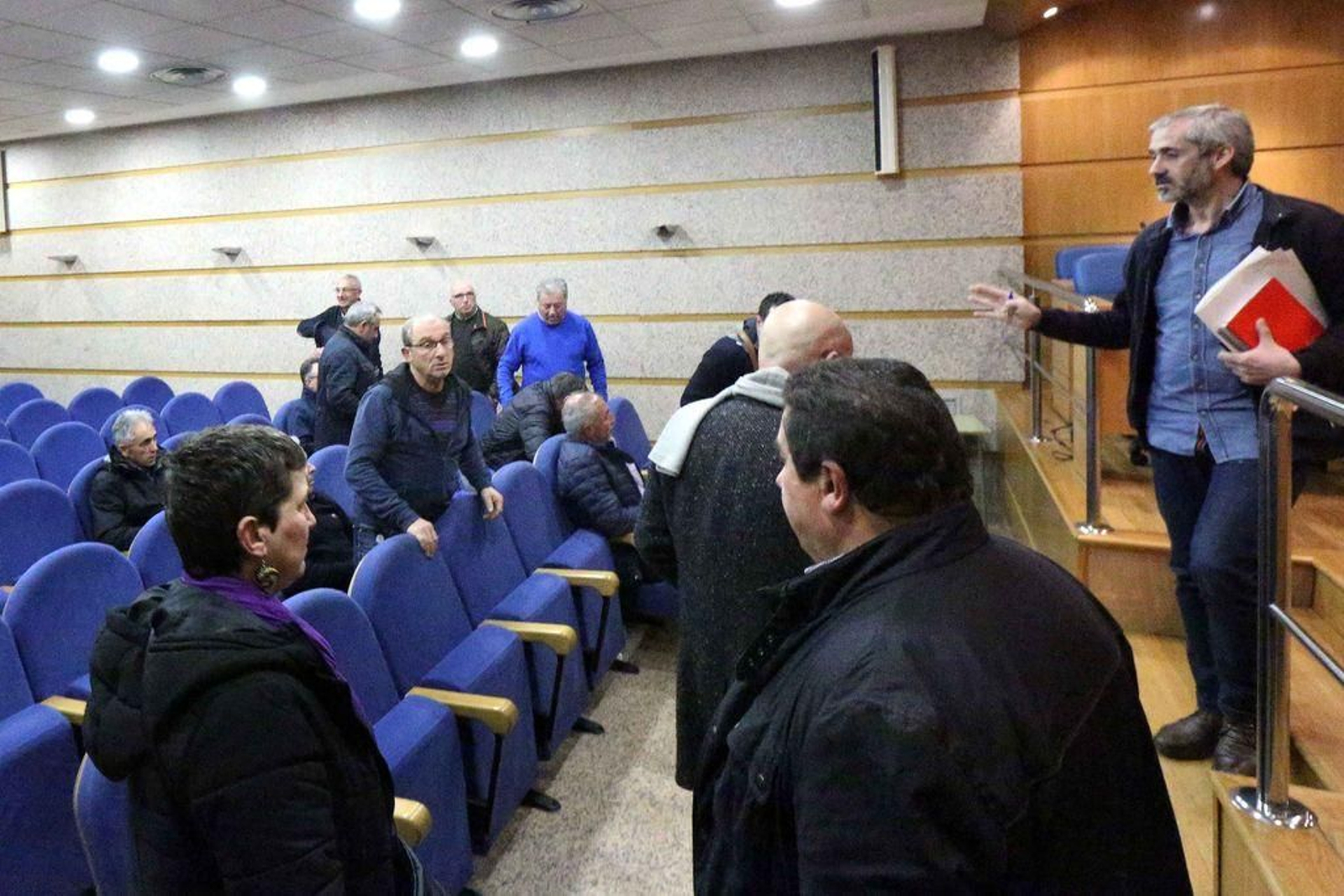 Un momento de la reunión de ayer en el salón de plenos.