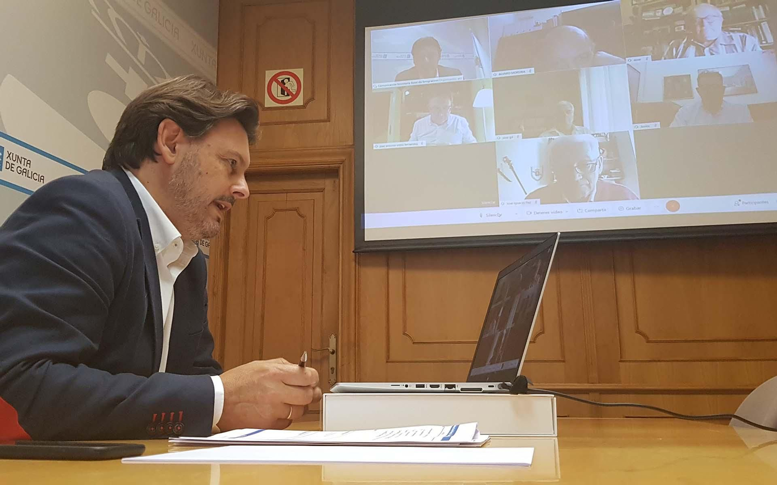 El secretario xeral da Emigración, durante la reunión con los representantes de las entidades gallegas en España y el resto de Europa