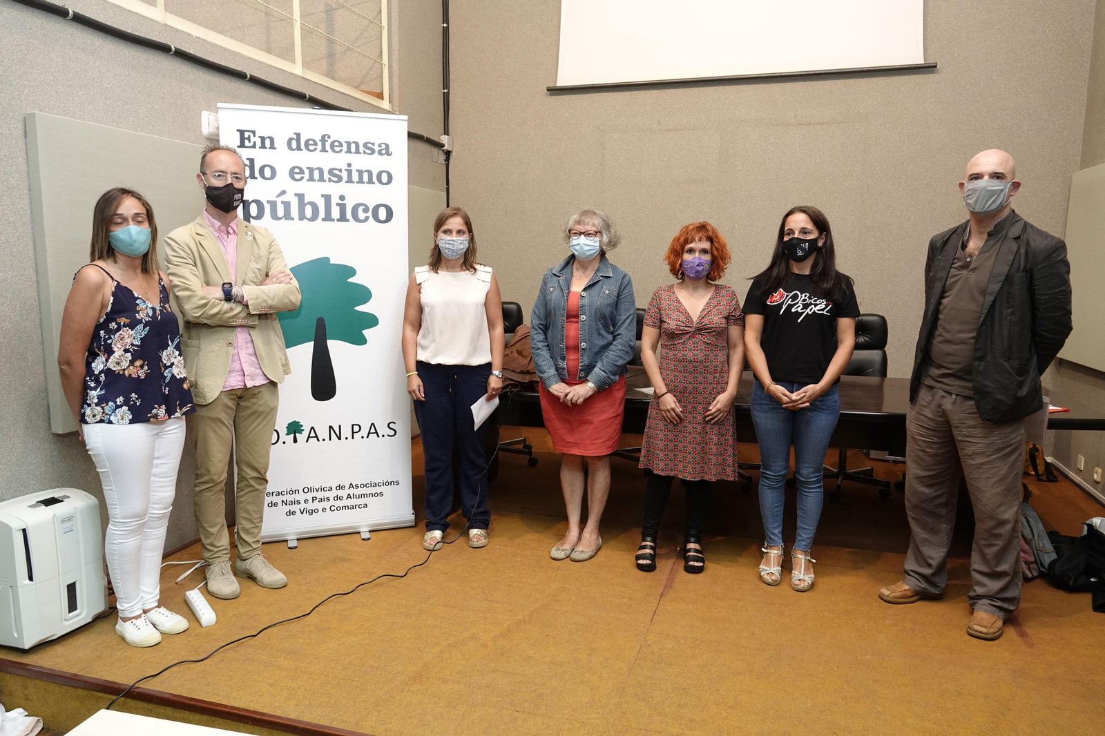 Representantes de Foanpas y de asociaciones de padres de varios centros públicos de la ciudad.