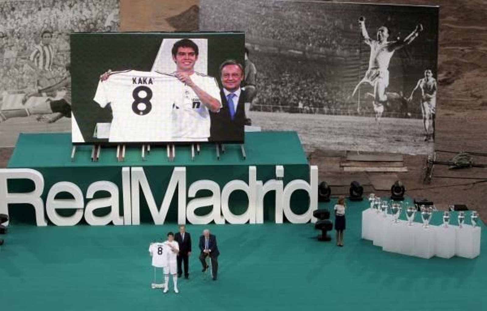 Un momento de la presentación de Kaká. (Foto: EFE)
