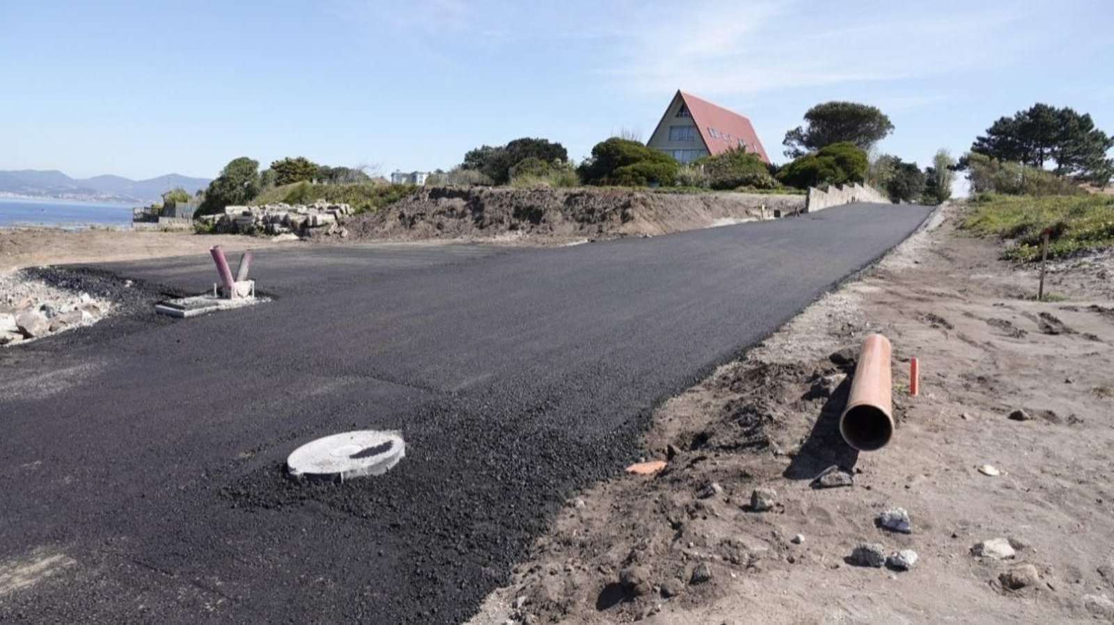 El polémico vial de Cabo Estai que llega hasta el mar.