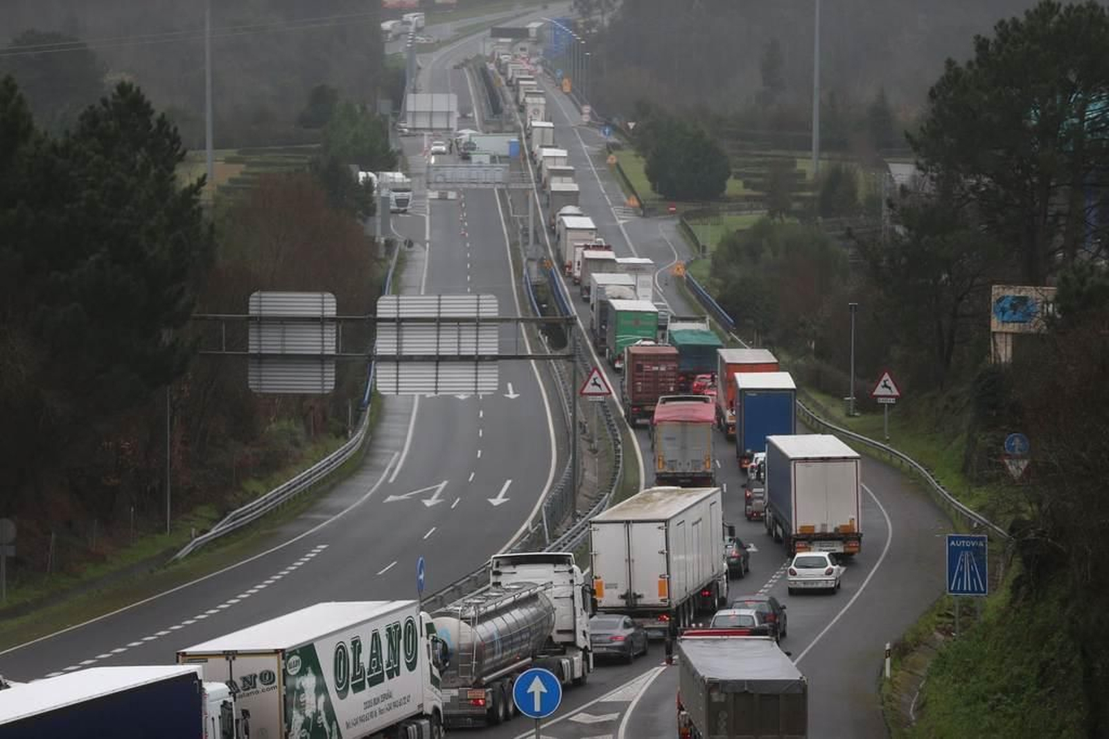 Colas kilométricas en la frontera de Tui para entrar en Portugal 4