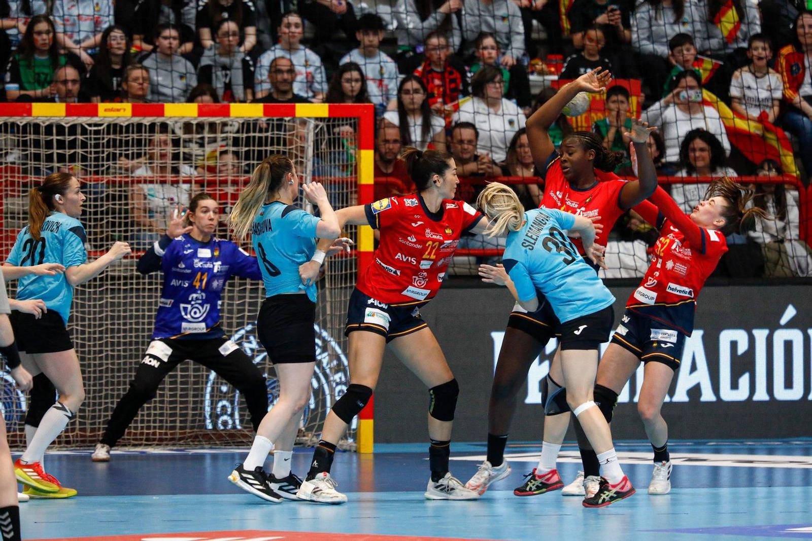 España-Azerbaiyán balonmano femenino en Porriño.