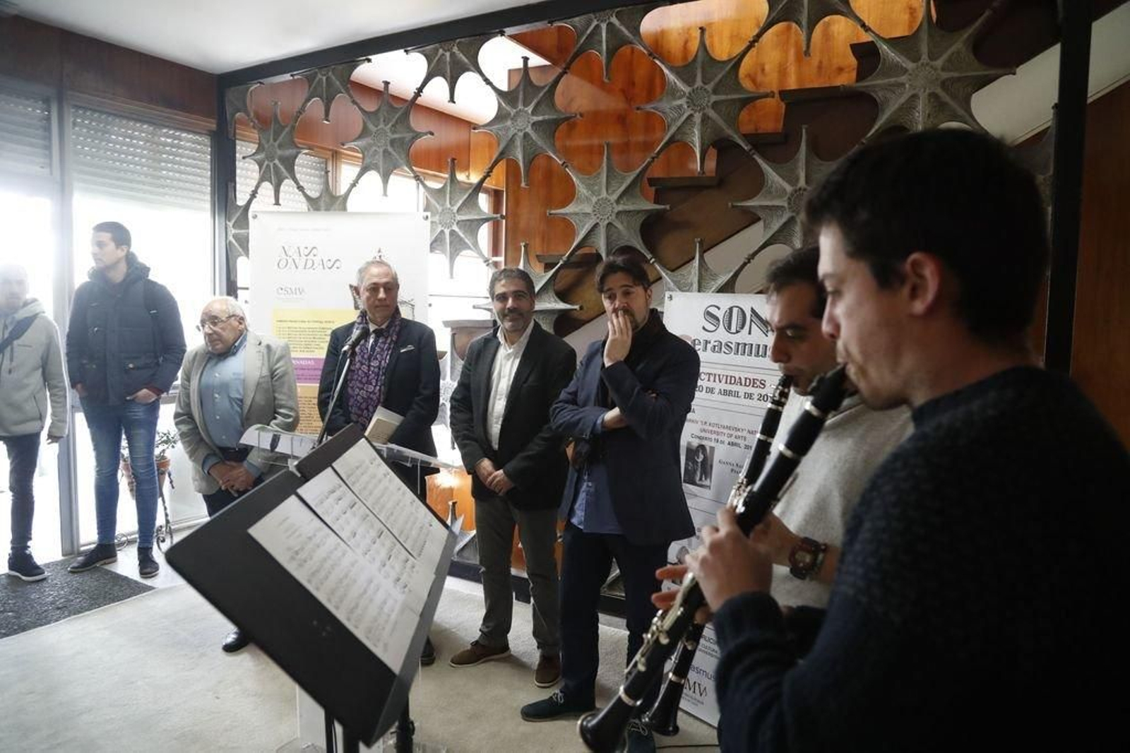 La presentación de Nas Ondas tuvo lugar en el Conservatorio y acabó con música en directo.
