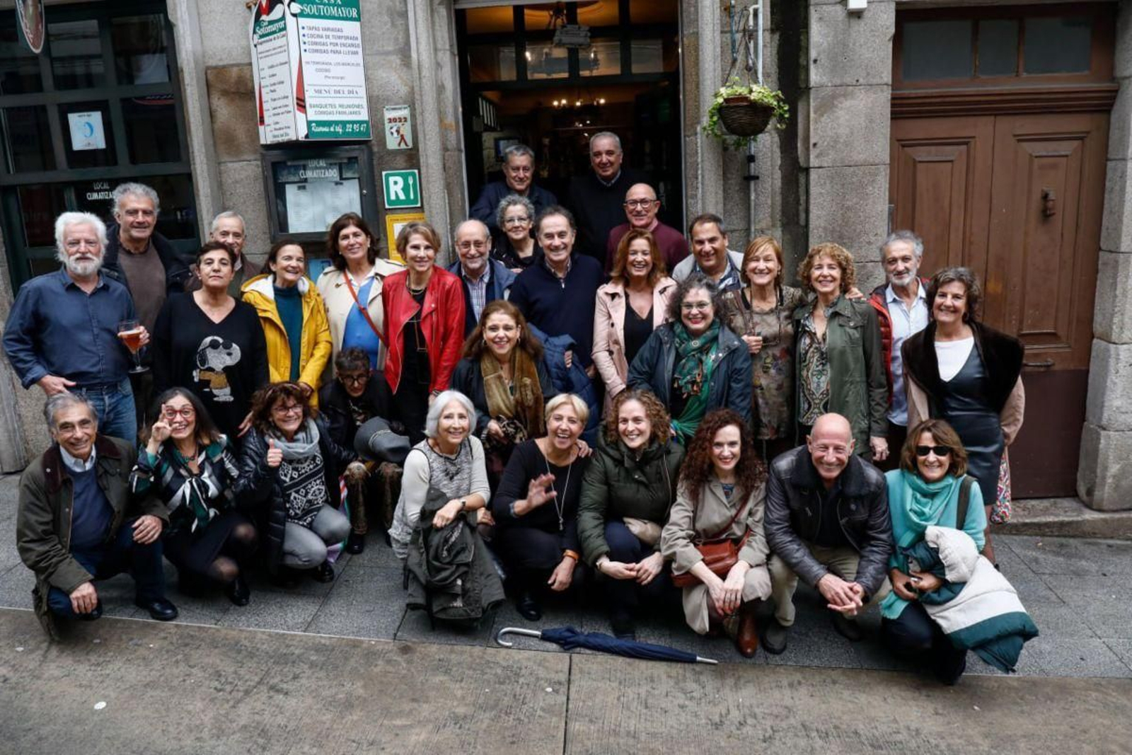 Los exalumnos del Colegio Alemán, ayer, reunidos para comer por San Martin.