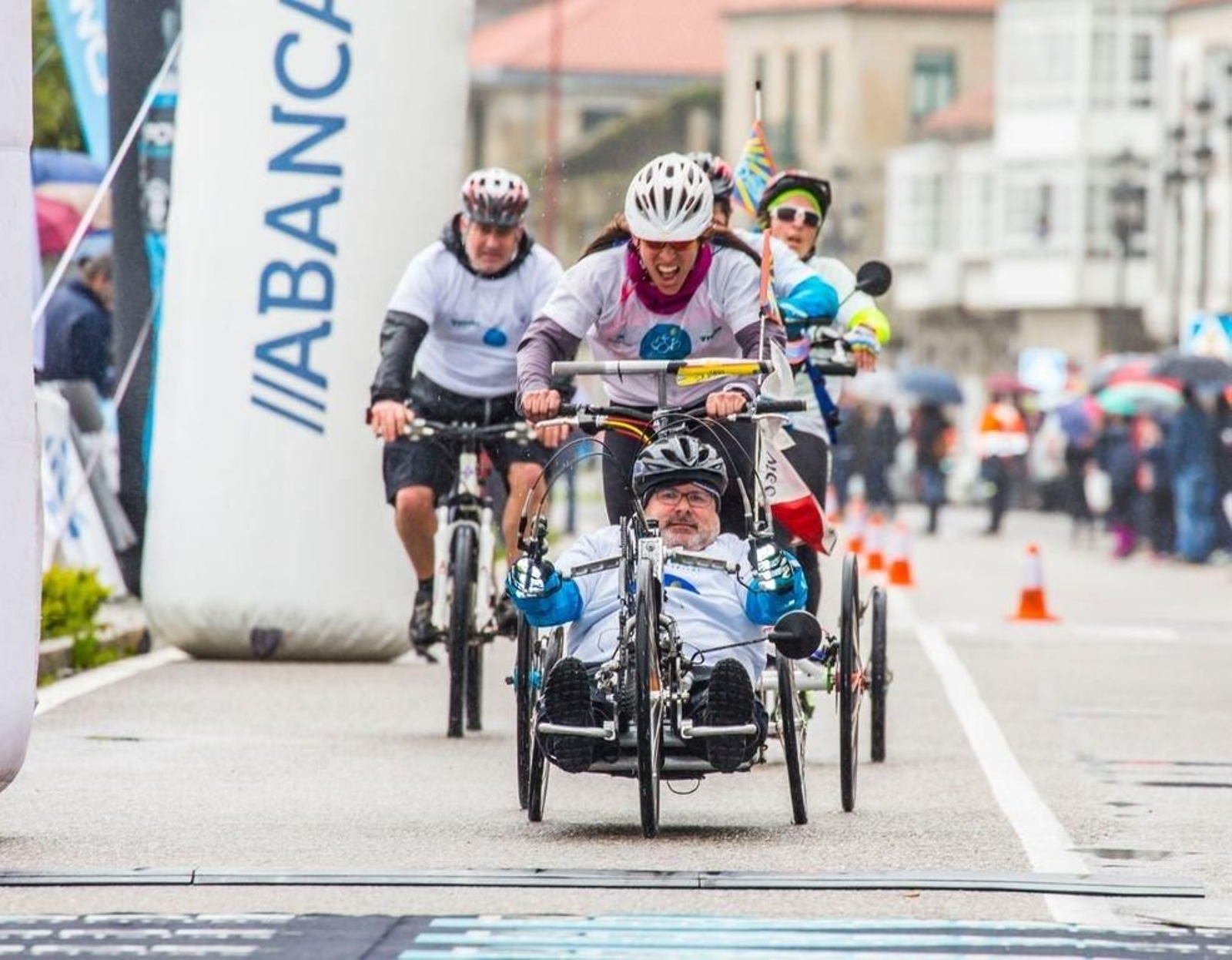 La asociación viguesa Discamino vuelve un año más a participar en la media maratón de la Vig-Bay.