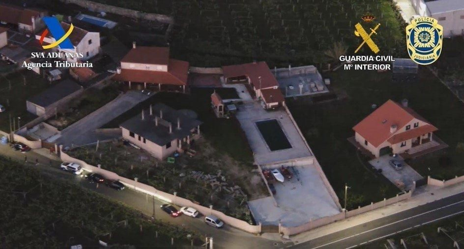 Vista aérea de uno de los domicilios que fue abordado por la Guardia Civil durante las detenciones.