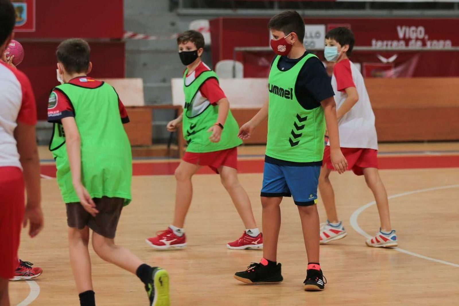 La Xunta obliga al uso de la mascarilla en los deportes de contacto.