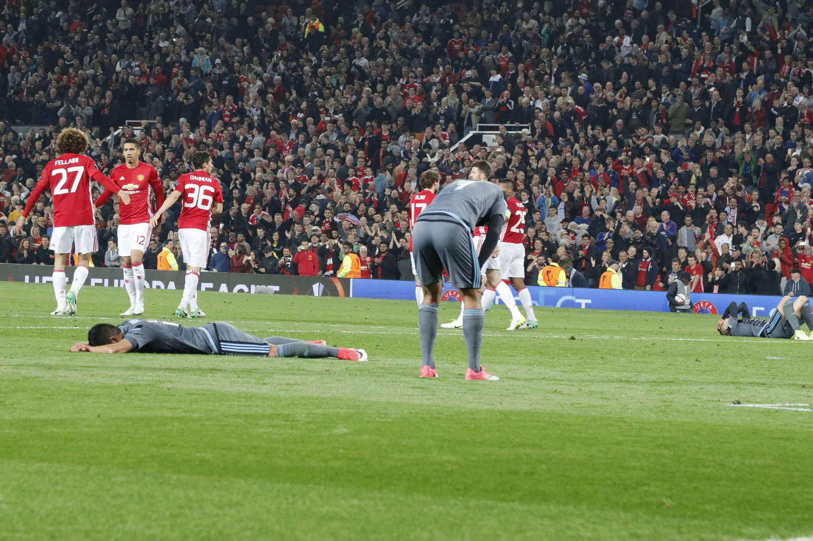 Las mejores imágenes del partido de vuelta entre Manchester United y Celta (1-1). // J.V. Landín