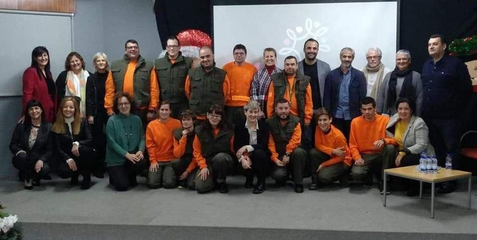 Covadonga Toca inauguró ayer en Porriño el proyecto de formación dual de Aceesca con apoyo de la Xunta.
