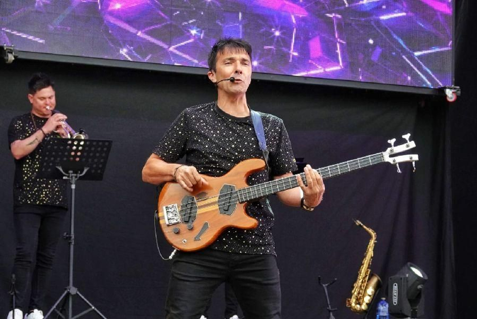Tomiño vuelve a bailar en una verbena _ Vicente Alonso 09