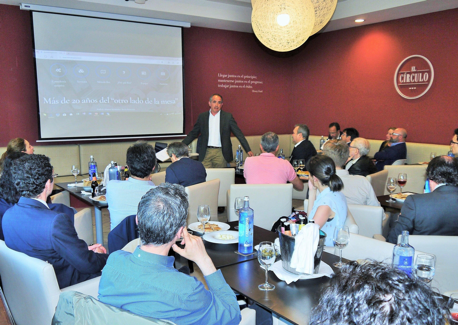 Los expertos de la consultora Bexmanagament, ayer en Vigo.