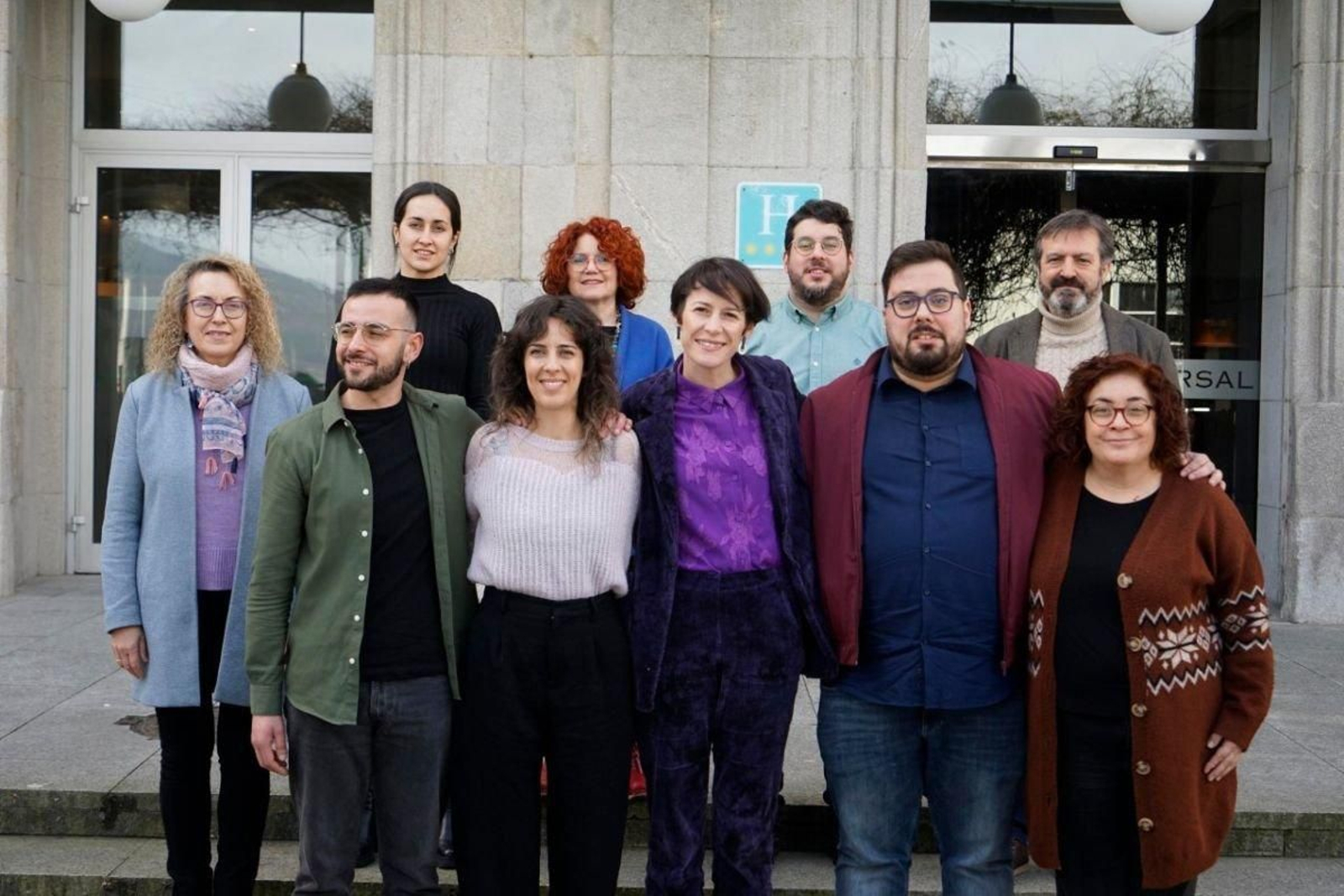 Ana Pontón, con Xabier Igrexas, concelleiro do BNG e os oito deputados electos pola circunscripción de Pontevedra, tres deles vigueses: Alexandra Fernández, Carmela González e Brais Ruanova (na fileira de diante).