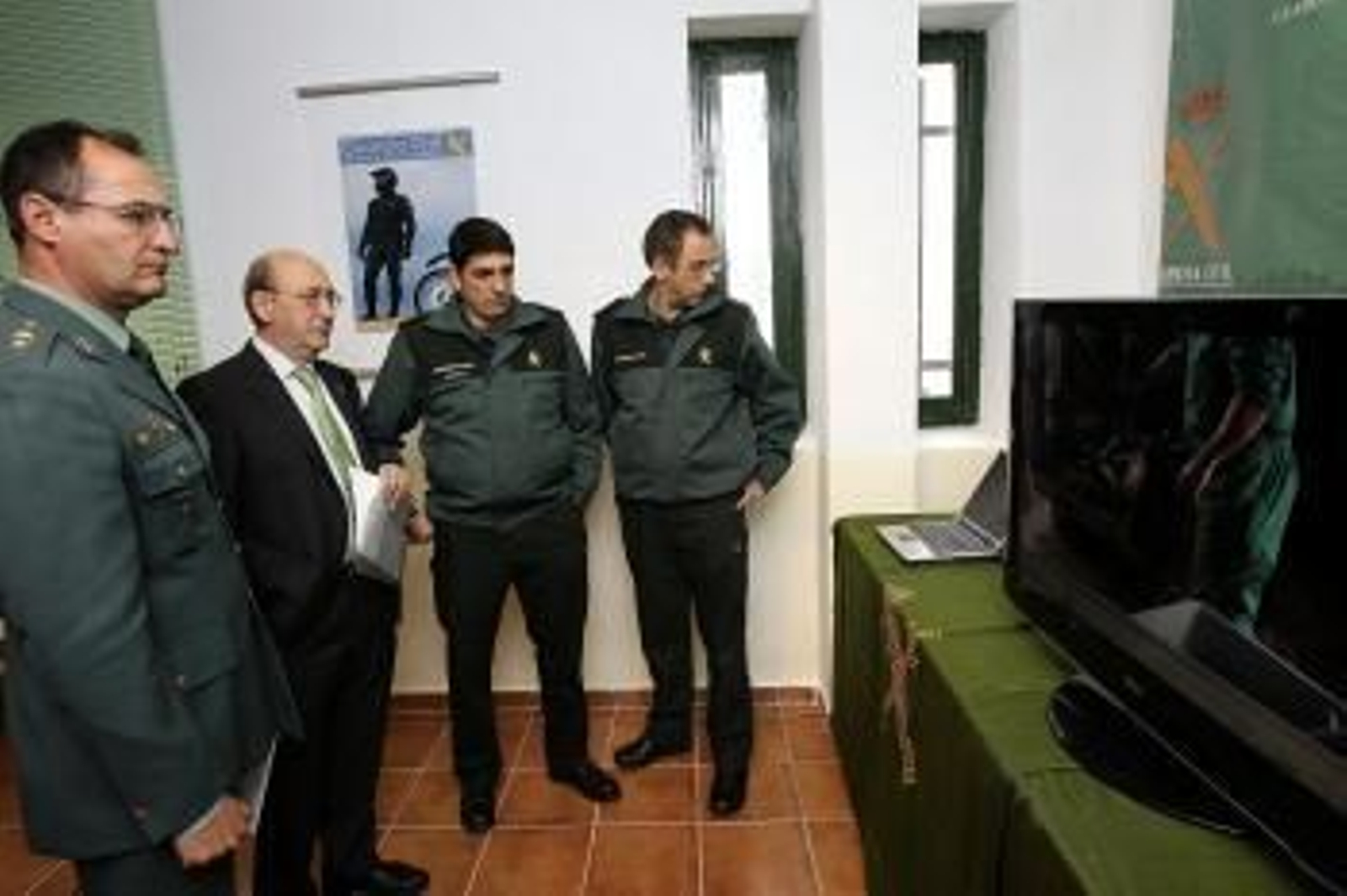 a Guardia Civil ha detenido a once personas, entre ellos cuatro veterinarios, por comercializar de forma ilegal carne de caza.