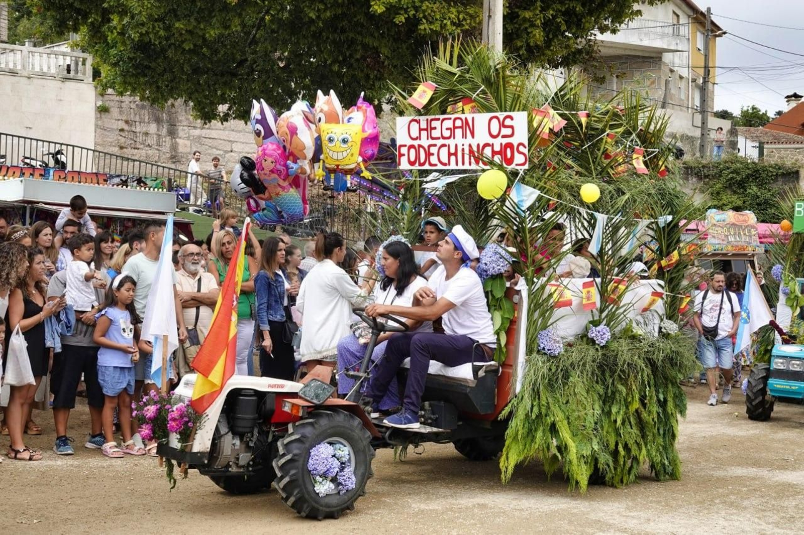 Desfile de carrozas en San Campio. // Vicente Alonso
