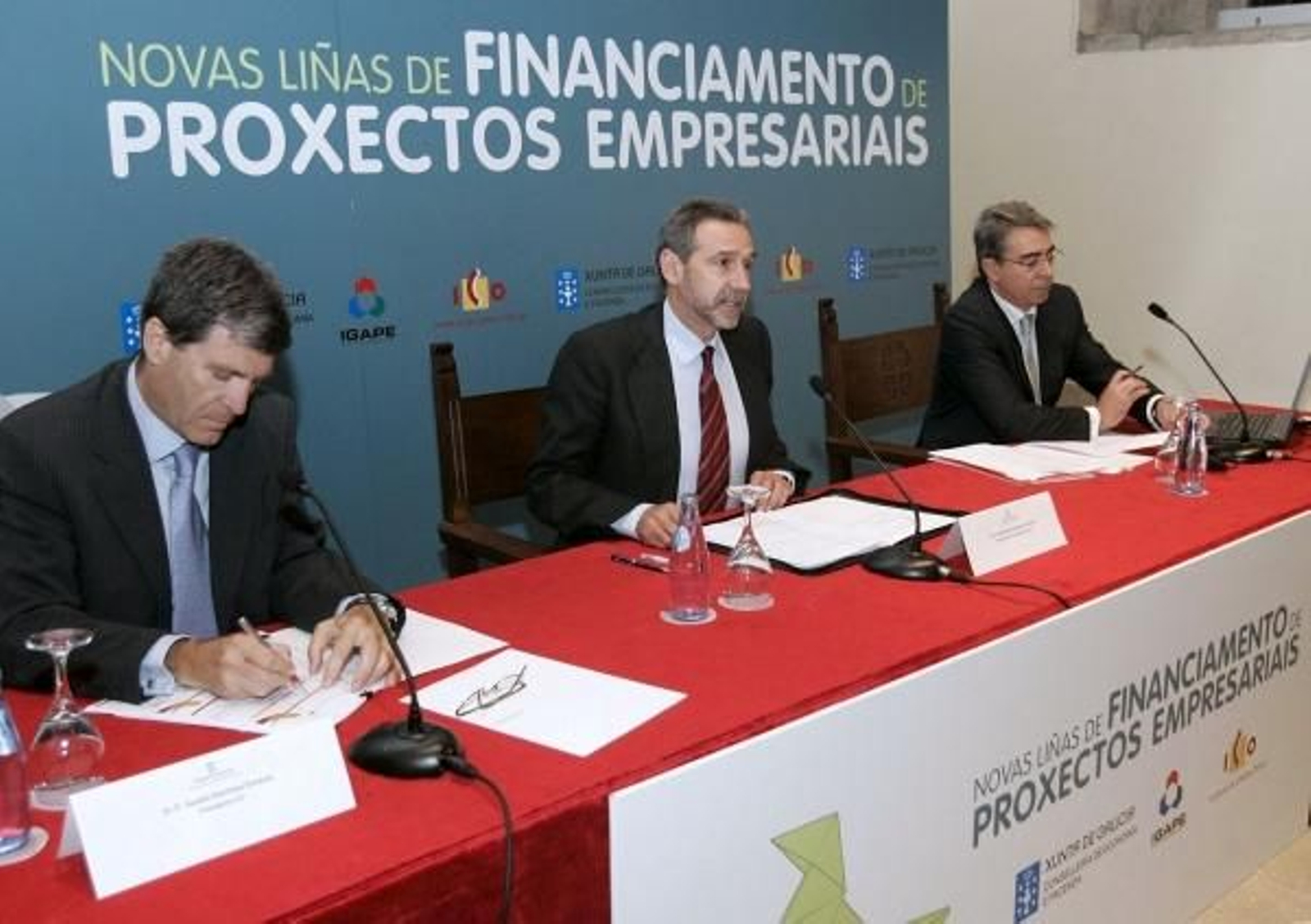 Aurelio Martínez, Fernández Antonio y Alvaro Alvarez. (Foto: X. Rey)