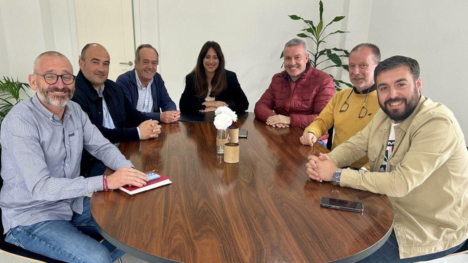 Los seis alcaldes, delegaron  en el regidor de A Cañiza, Luís Piña, la representación para tramitar la subvención.