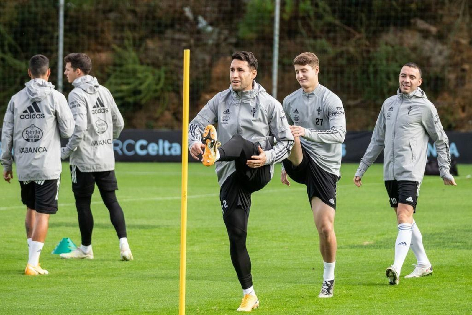 Hugo Mallo, Baeza y Iago Aspas, ayer, en el entrenamiento del Celta en las instalaciones de A Madroa.