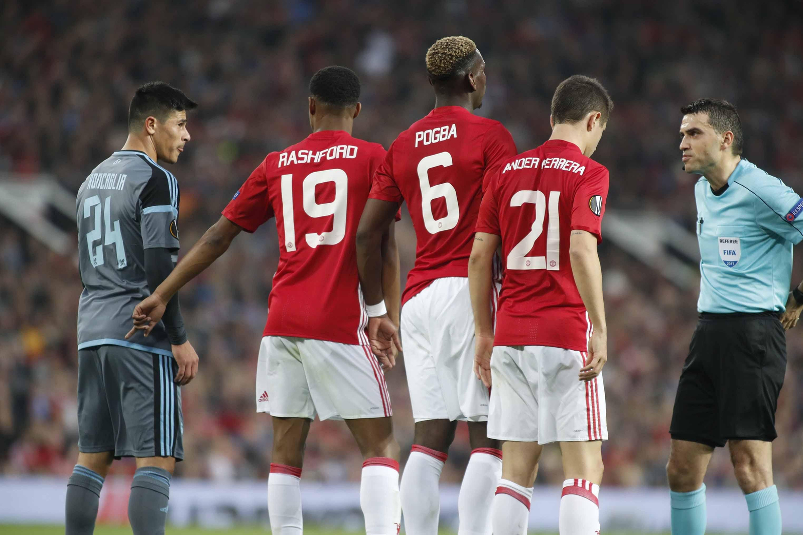 Las mejores imágenes del partido de vuelta entre Manchester United y Celta (1-1). // J.V. Landín