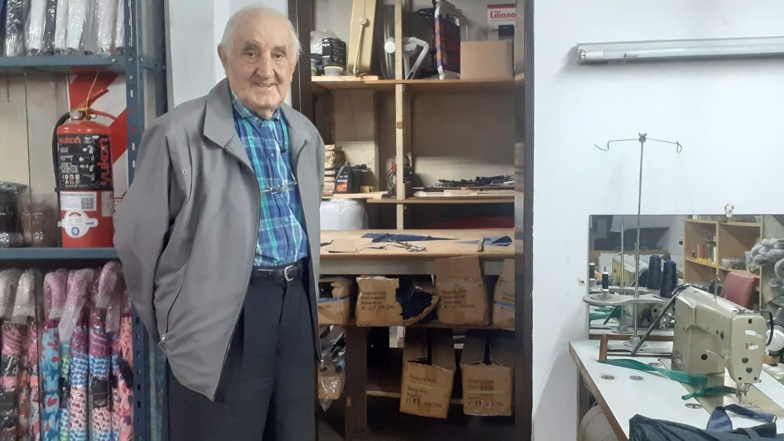 Elías Fernández Pato en la actualidad, en su taller