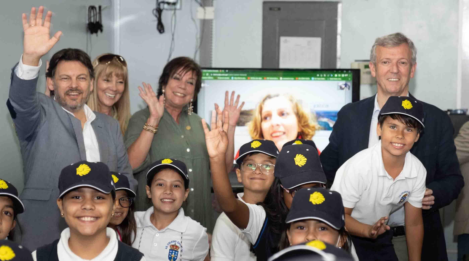 El presidente de la Xunta de Galicia visitó las instalaciones de la Hermandad Gallega de Venezuela y asistió a un encuentro cultural con agrupaciones de diferentes centros gallegos del país